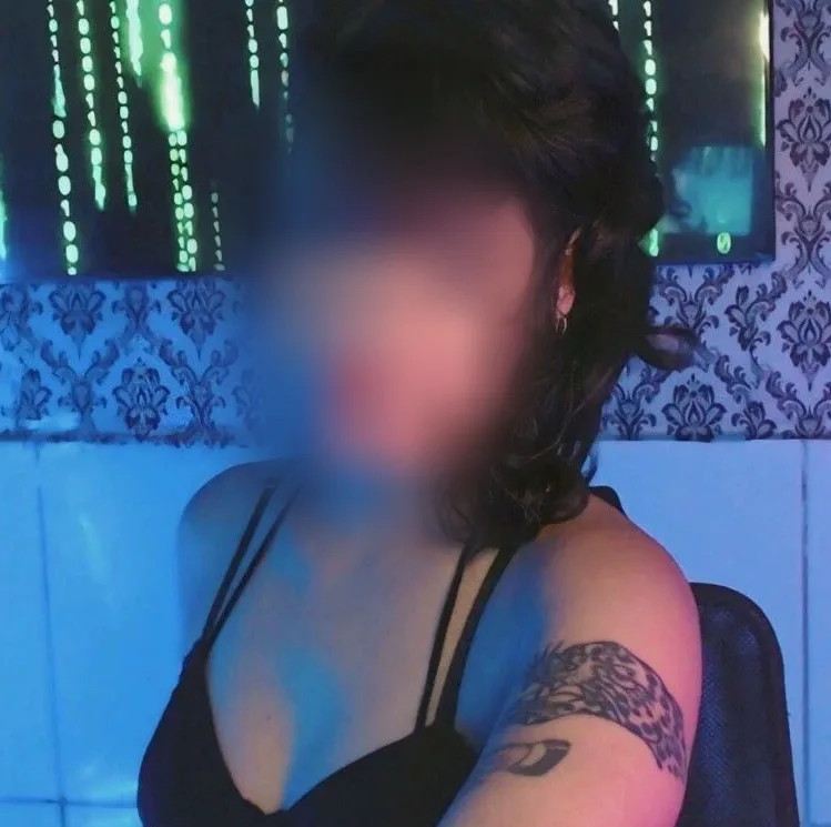 Carla, 23