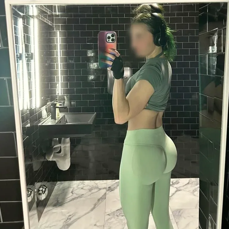 Elisa, 24
