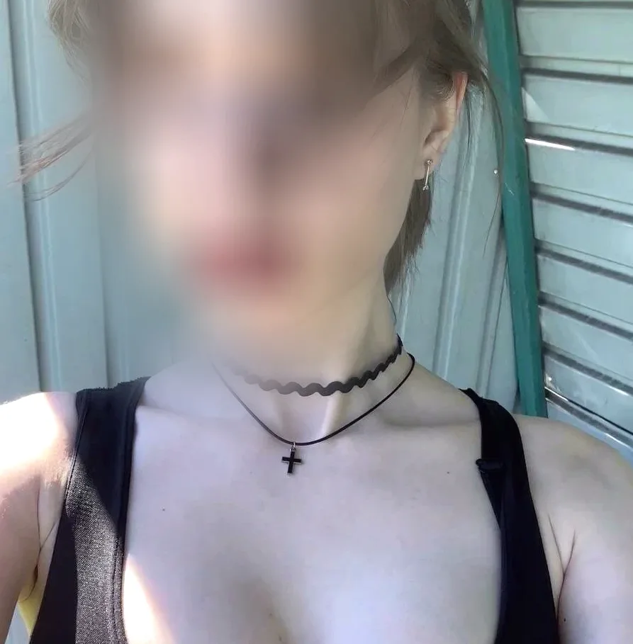 Pauline, 21
