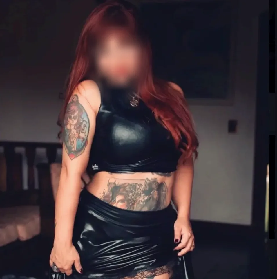 Viktoria, 25